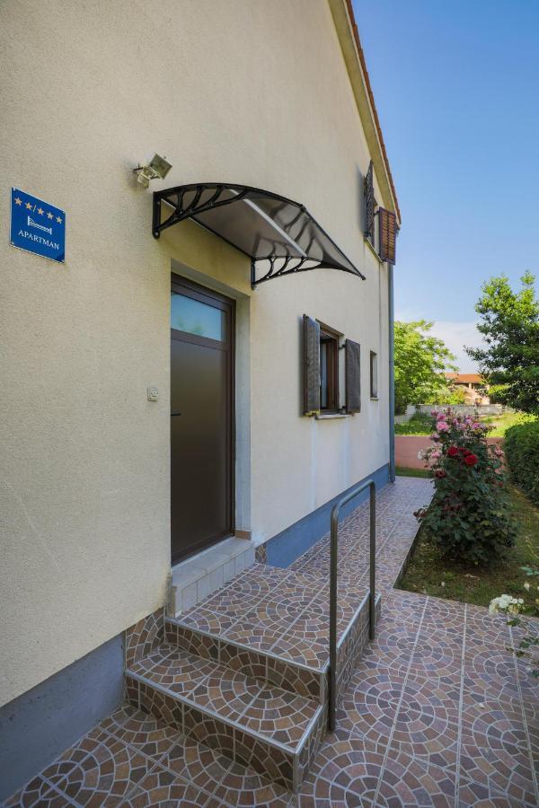 Center Of Fazana Apartments Katarina מראה חיצוני תמונה